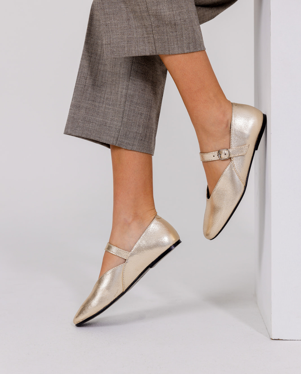 Goldener ARI-001 Tänzer