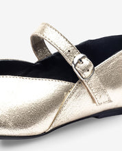 Goldener ARI-001 Tänzer