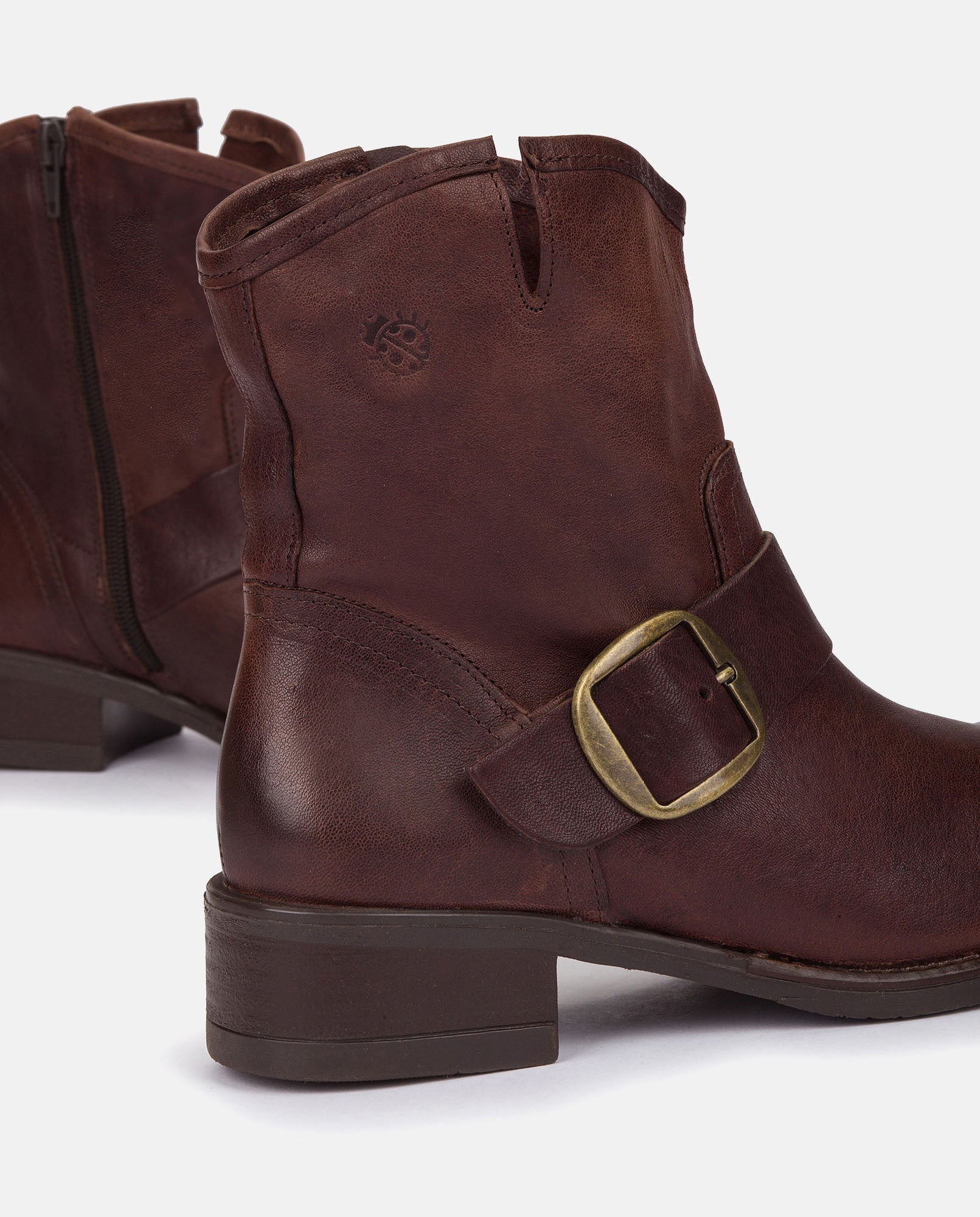 Botín plano MONS-001 MARRON_30662.jpg