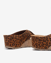 Sandalia de cuña BARI-257 leopardo_36437.jpg