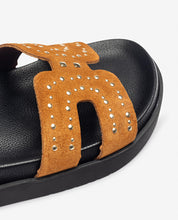 Sandalia plana MORENA-128 marrón_37199.jpg