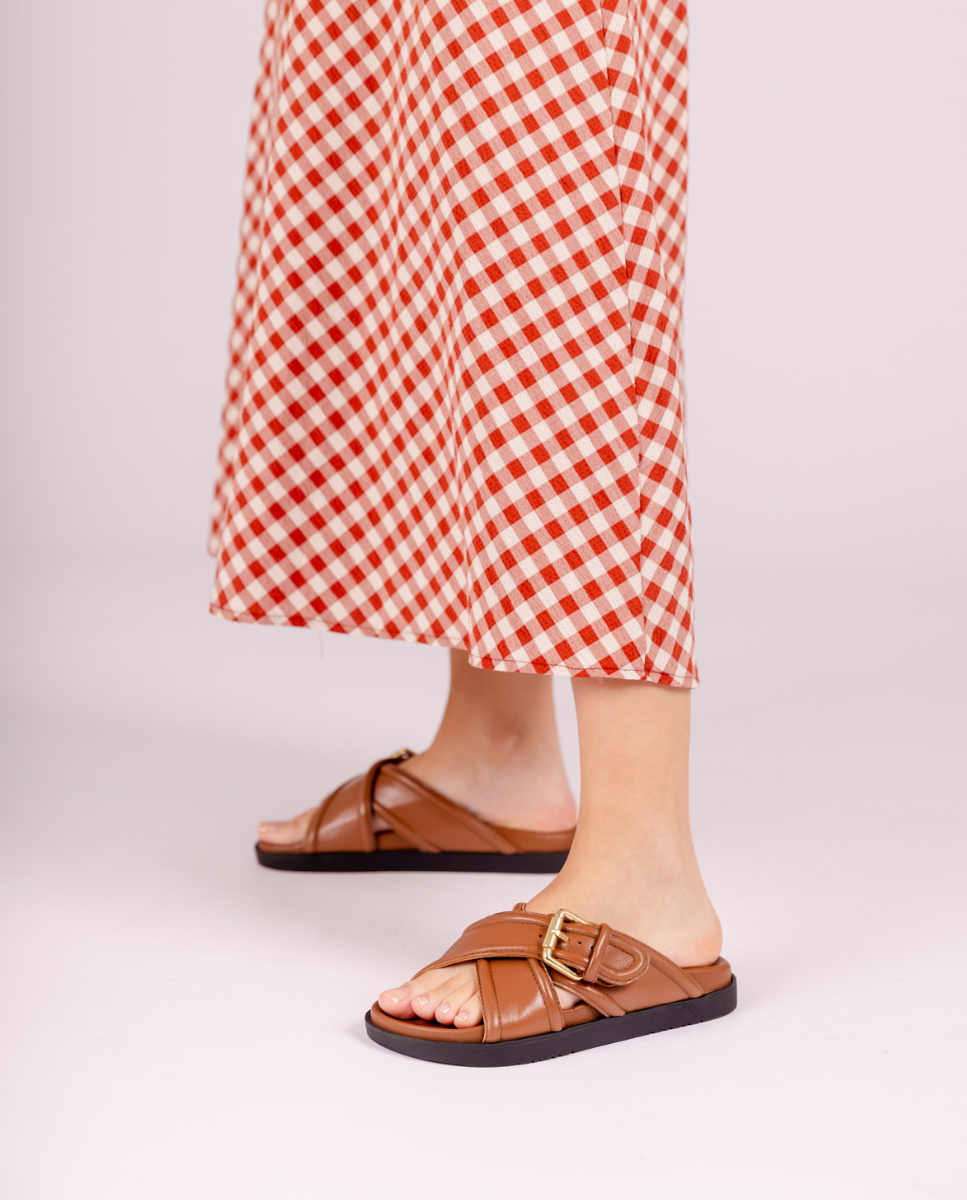 Sandalia plana MORENA-310 marrón