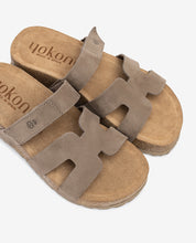 Sandalia de plataforma WIWI-125 marrón