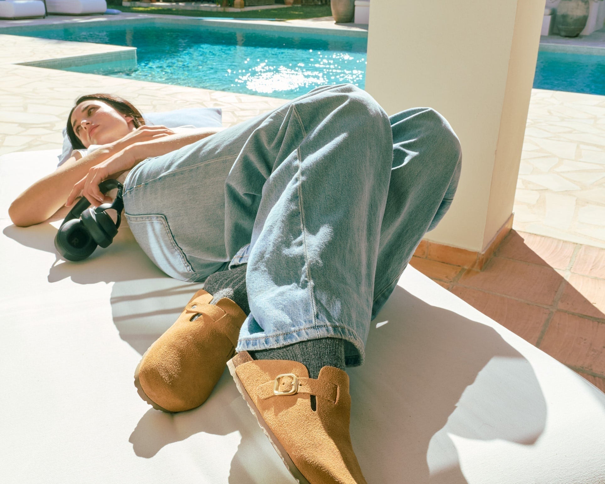 Looks con zuecos que funcionan siempre: Guía de estilo