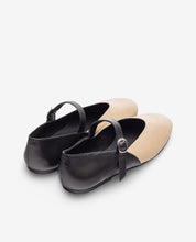 ARI-001 Beige Tänzer