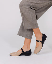 ARI-001 Beige Tänzer