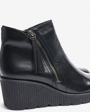 Botín de cuña MADONA-007 negro_38200.jpg