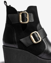 Botín de cuña MADONA-011 negro_38395.jpg