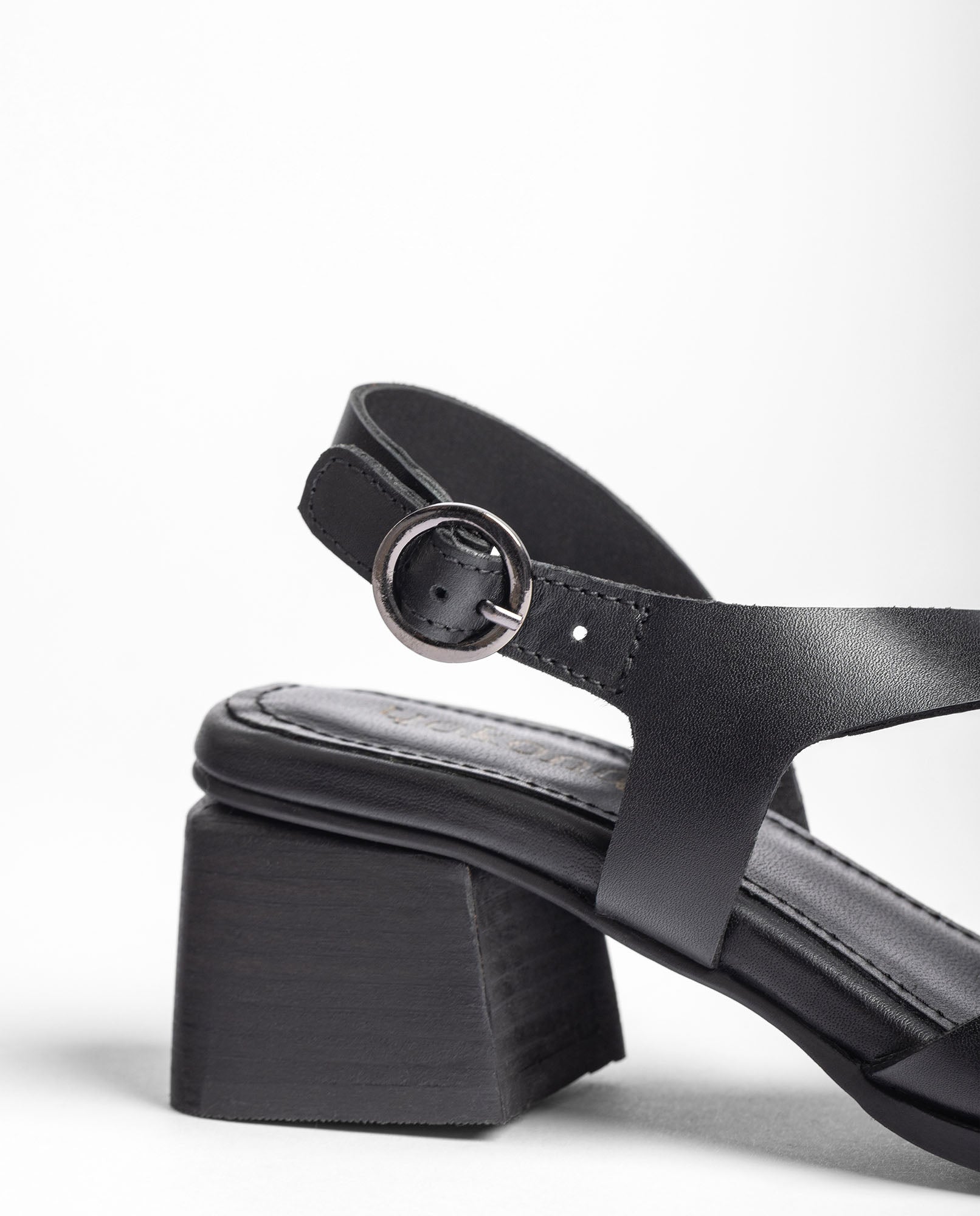 GOLI 252 black heeled sandal