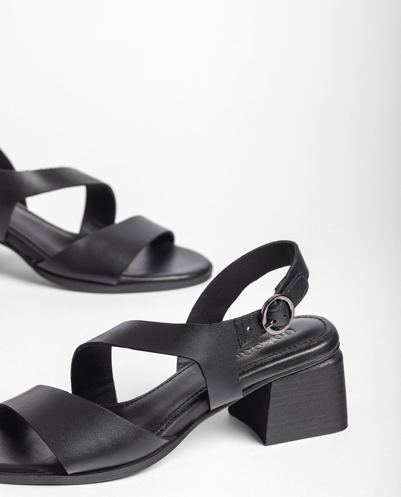 GOLI 252 black heeled sandal