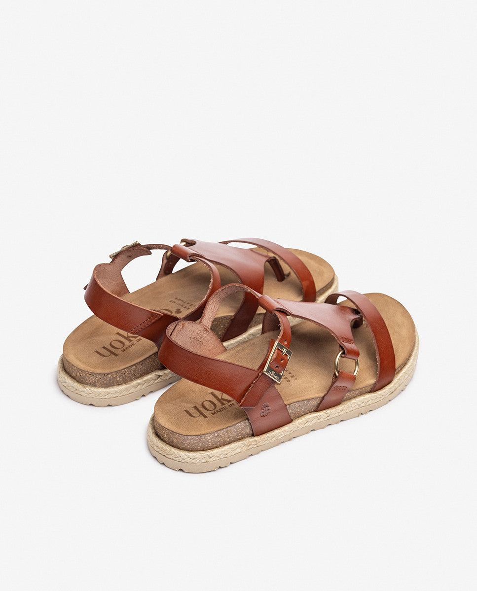 Sandalia plana ARENA-021 marrón_36606.jpg